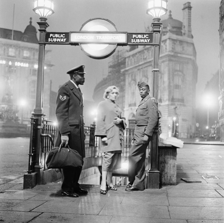 American servicemen at Piccadilly Circus