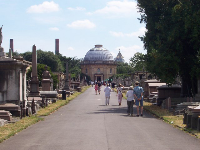 London's Victorian Brompton Cemetery, Main Avenue