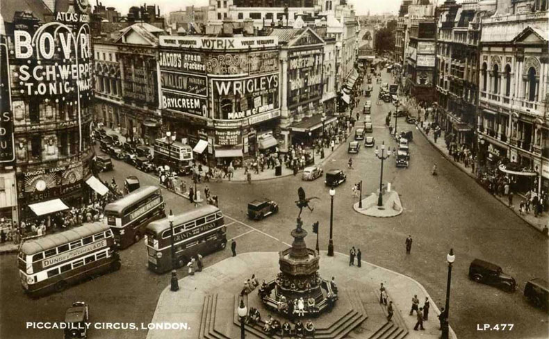 Eros at Piccadilly Circus, probably in the 1930s