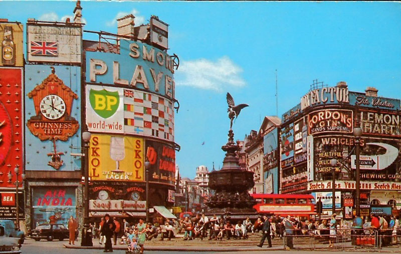 A postcard from the 1960s, showing Eros at Piccadilly Circus