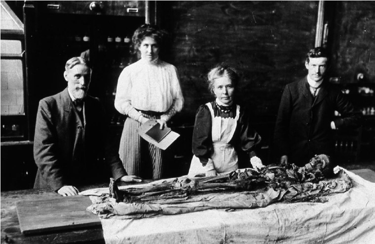 Margaret Murray and her team unwrapping a mummy 1908