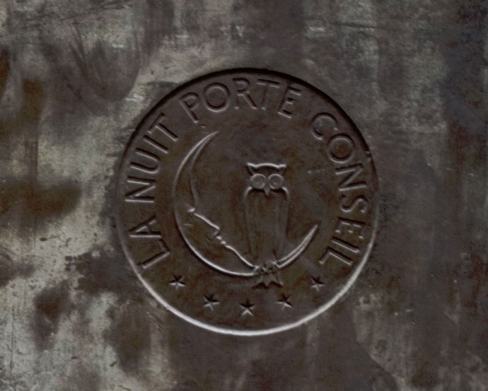 The mysterious owl seal behind the Bennett memorial in Herald Square